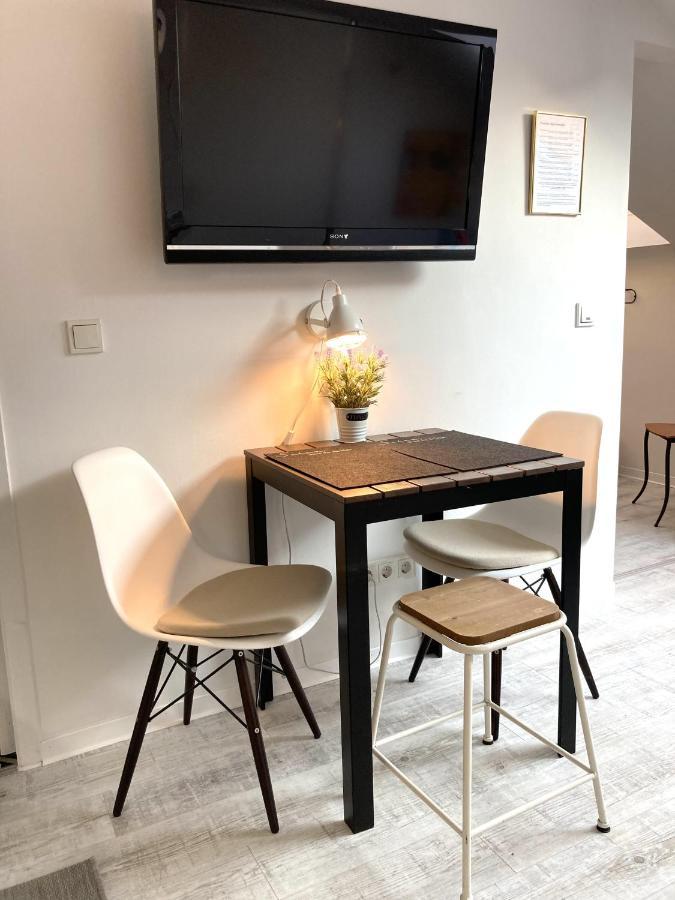 Living At Saarpartments - Adultsonly - Business & Holiday Homes With Kitchen For Long- And Short Term Stay, 3 Min To St Johanner Markt And Points Of Interest Saarbruecken Ngoại thất bức ảnh